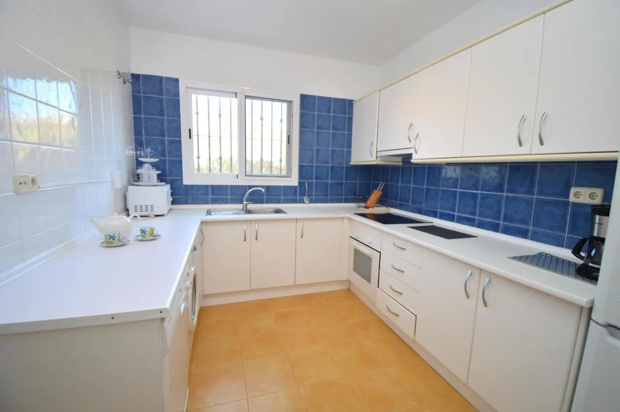 马拉加Lomas De Riviera 3 Bed Townhouse别墅 度假居
